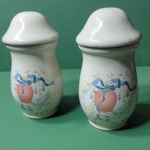 Set of 2 International Stoneware Blue Ribbon Goose Spice Jars w lid & seal